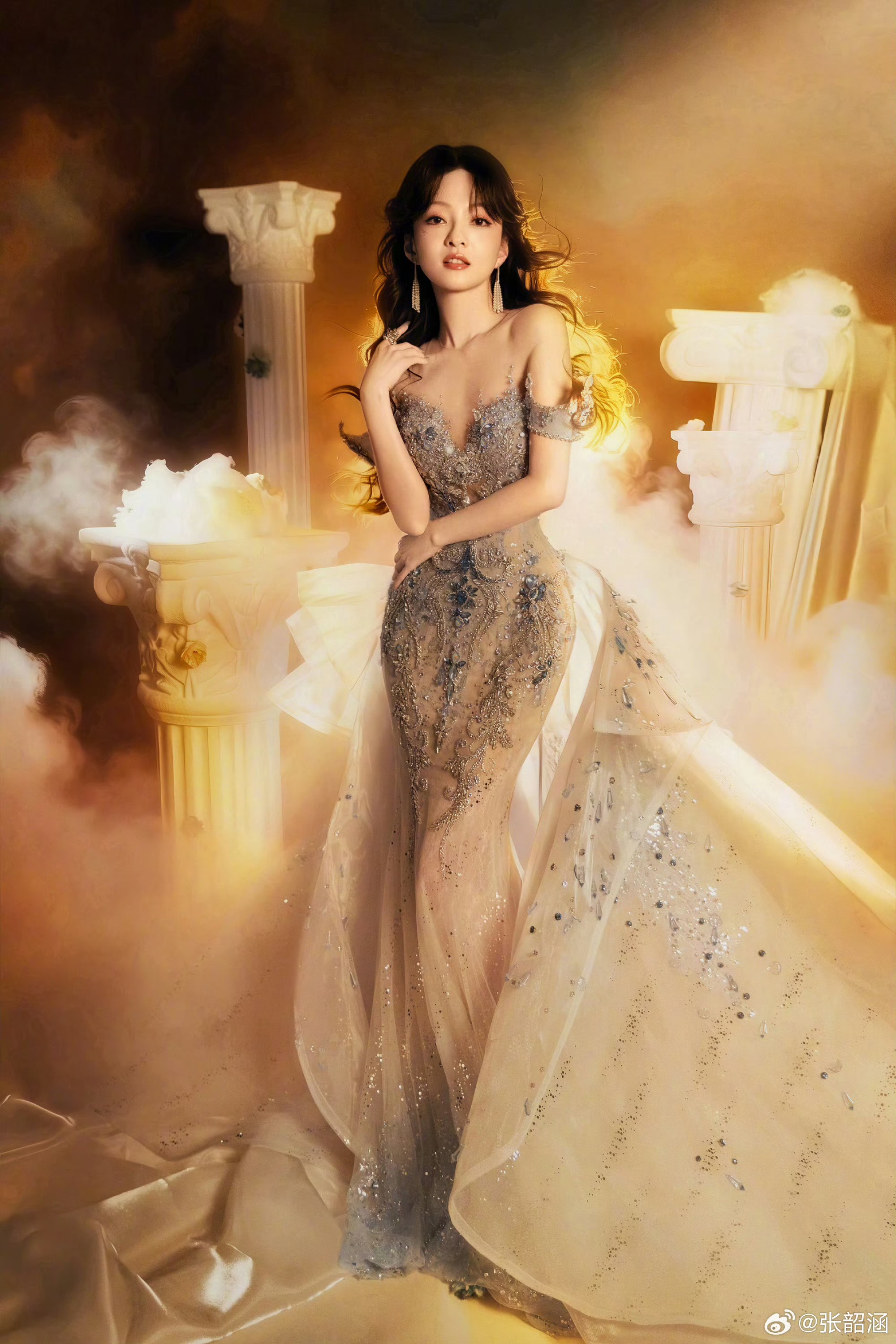 张韶涵2025B站跨年晚会梦幻造型 张韶涵2025B站跨年晚会梦幻造型