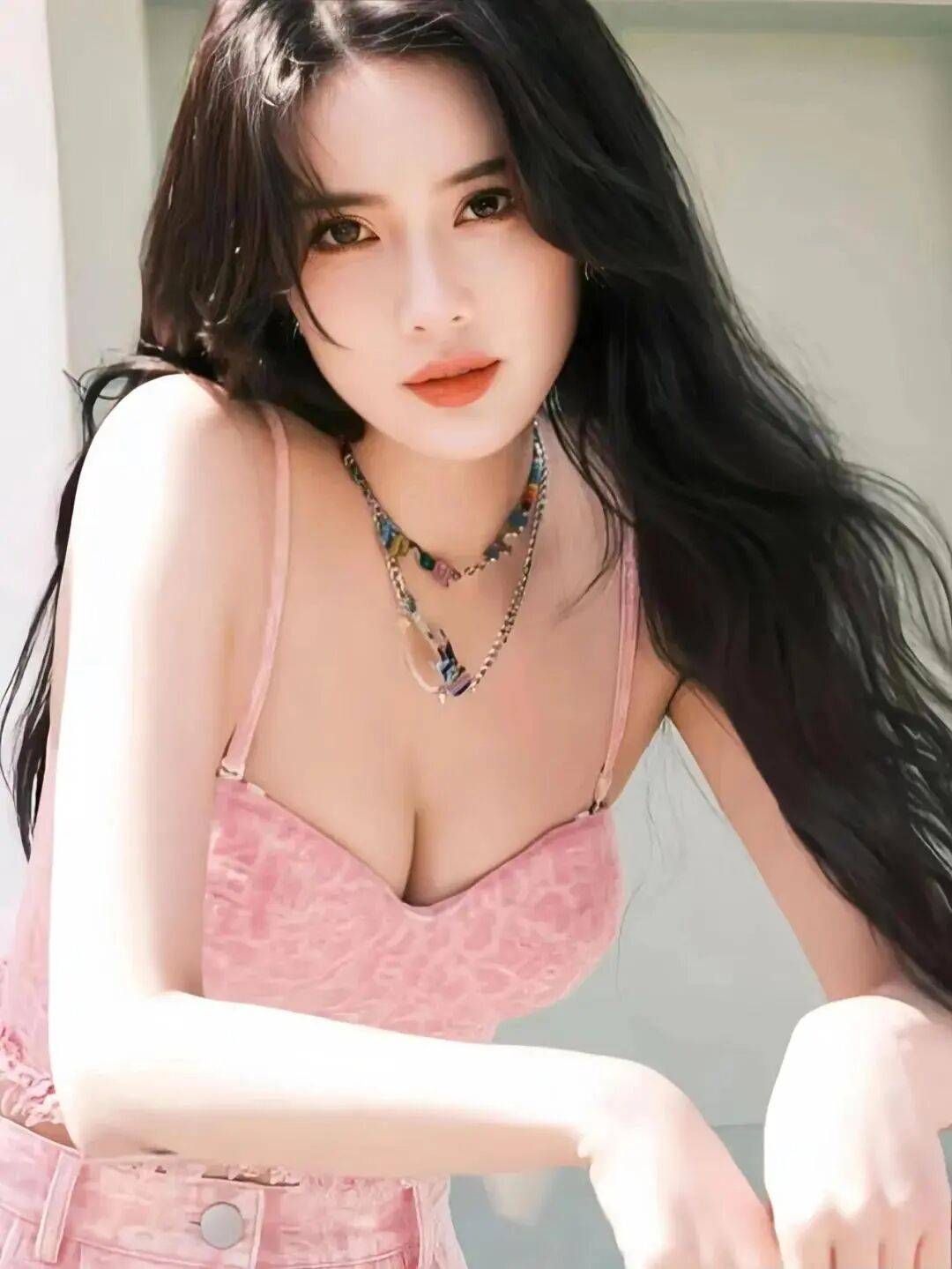 孟子义穿抹胸红裙露出事业线!肤白貌美大长腿性感火辣 孟子义穿抹胸红裙露出事业线!肤白貌美大长腿性感火辣