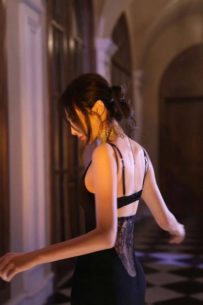 彭小苒露背美图性感撩人!身材火辣一张比一张哇噻 彭小苒露背美图性感撩人!身材火辣一张比一张哇噻