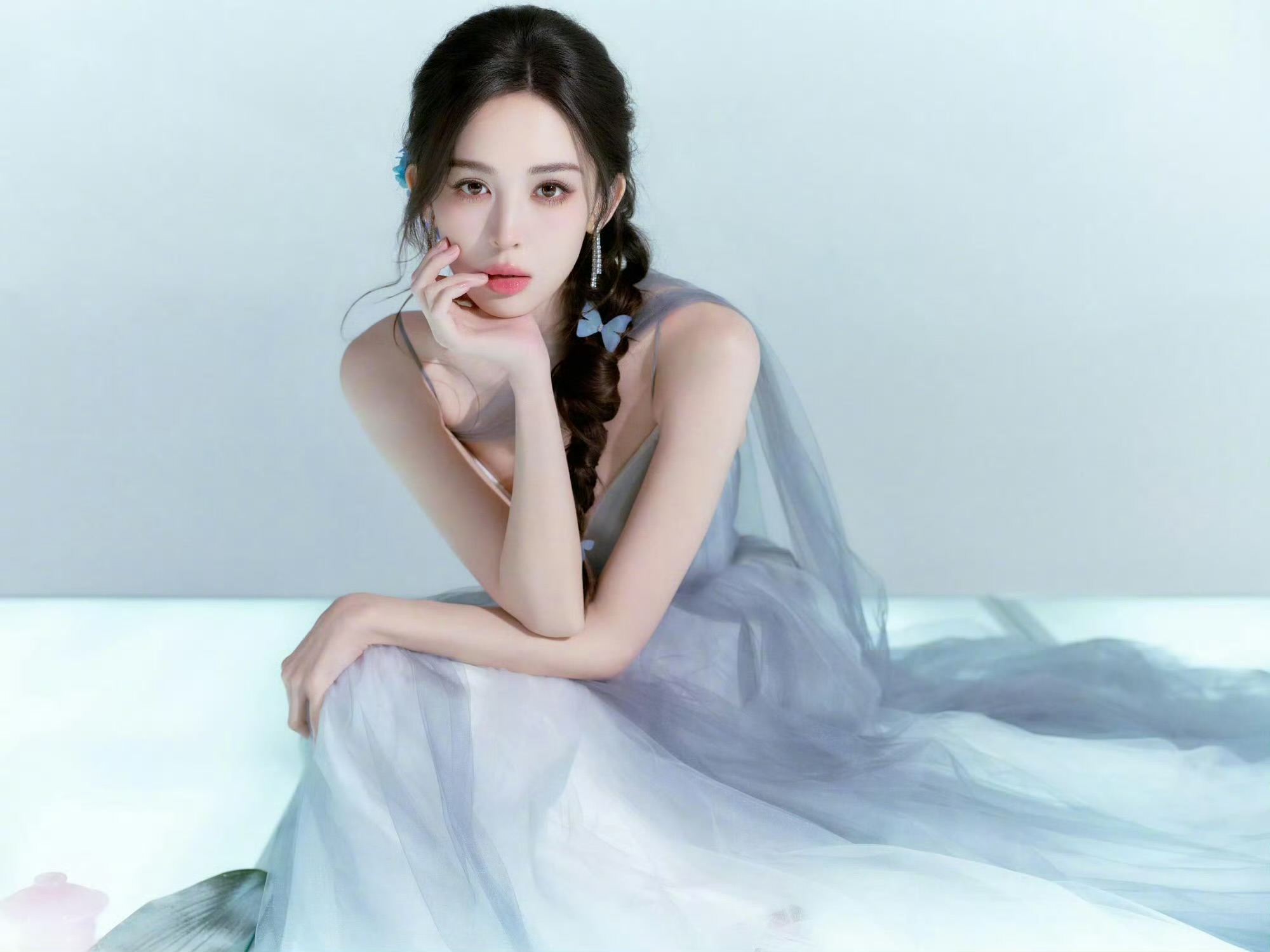 古力娜扎黑发薄纱森系少女氛围感 古力娜扎黑发薄纱森系少女氛围感