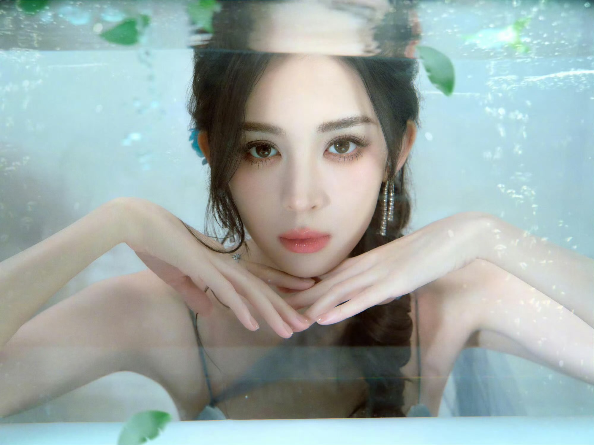 古力娜扎黑发薄纱森系少女氛围感 古力娜扎黑发薄纱森系少女氛围感