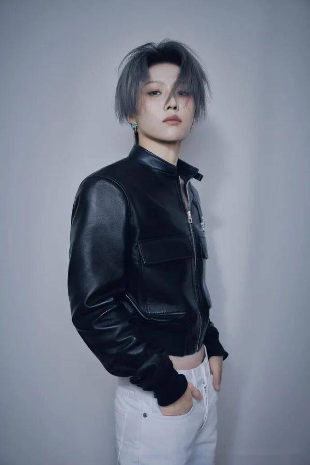 刘雨昕 ×Dior:黑白锋芒间,解锁优雅与利落的时尚平衡 刘雨昕 ×Dior:黑白锋芒间,解锁优雅与利落的时尚平衡