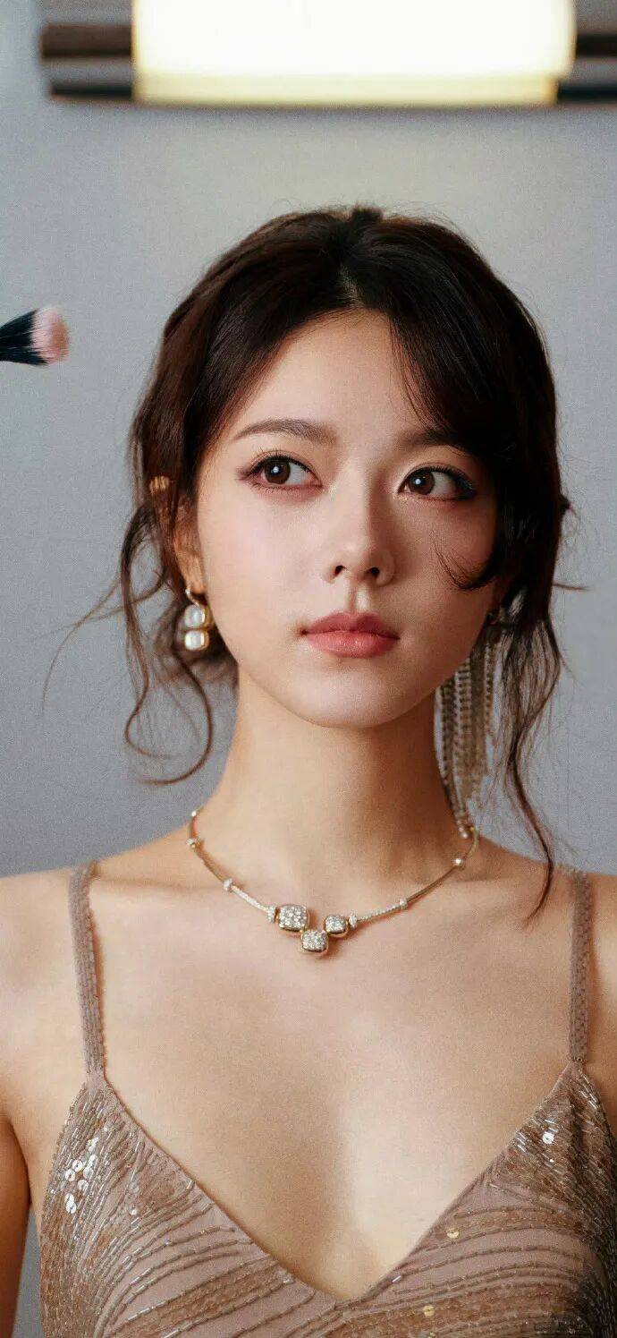 从国民闺女到轻熟女神!赵今麦写真露出事业线太性感撩人 从国民闺女到轻熟女神!赵今麦写真露出事业线太性感撩人