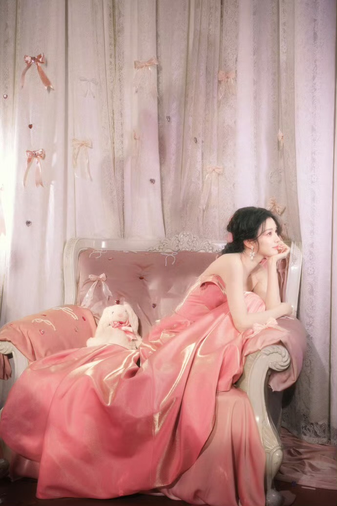 王楚然顶着满头蝴蝶结美晕了 王楚然顶着满头蝴蝶结美晕了