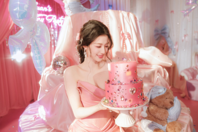 王楚然顶着满头蝴蝶结美晕了 王楚然顶着满头蝴蝶结美晕了