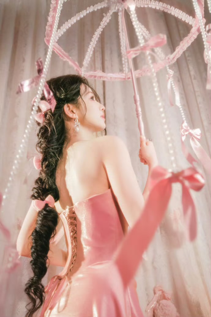 王楚然顶着满头蝴蝶结美晕了 王楚然顶着满头蝴蝶结美晕了