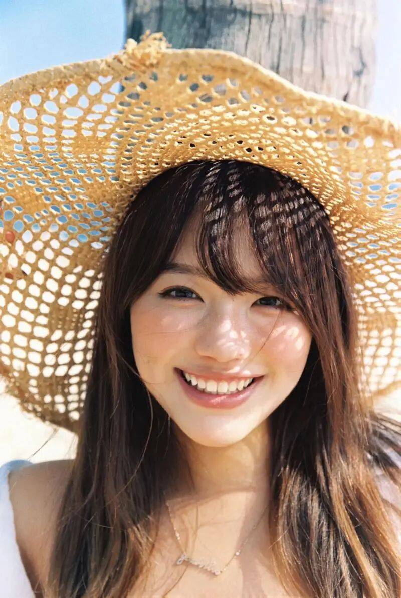 日本女星新垣结衣写真美爆了！雪肤娇嫩玉腿修长性感火辣