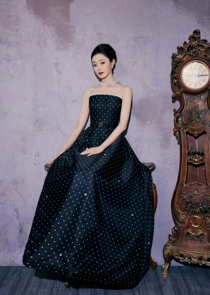 宋轶赫本风长裙穿搭，温婉动人