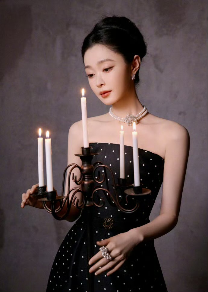 宋轶赫本风长裙穿搭，温婉动人