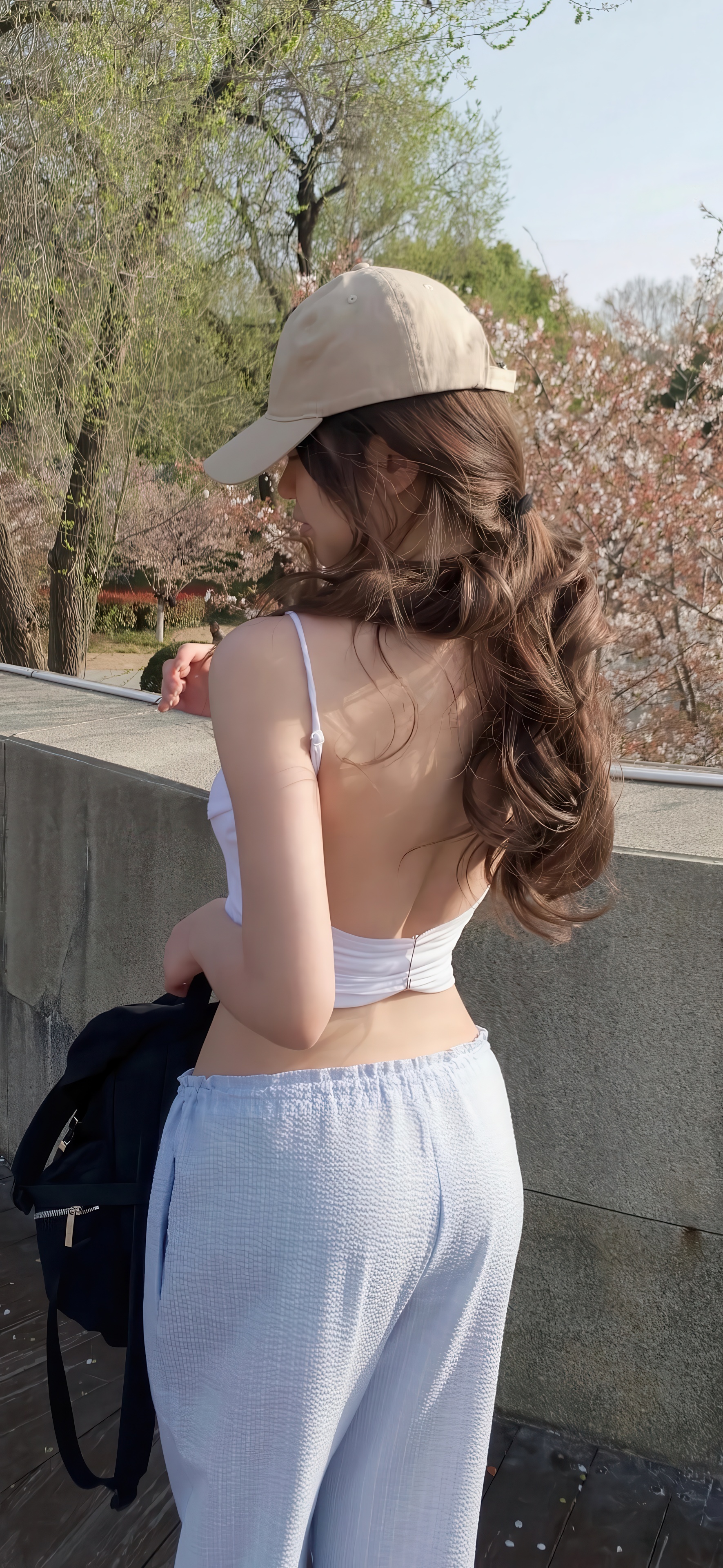 牛仔露背装女生背影·地毯场景清新风 性感女生美背写真 牛仔露背装女生背影·地毯场景清新风 性感女生美背写真