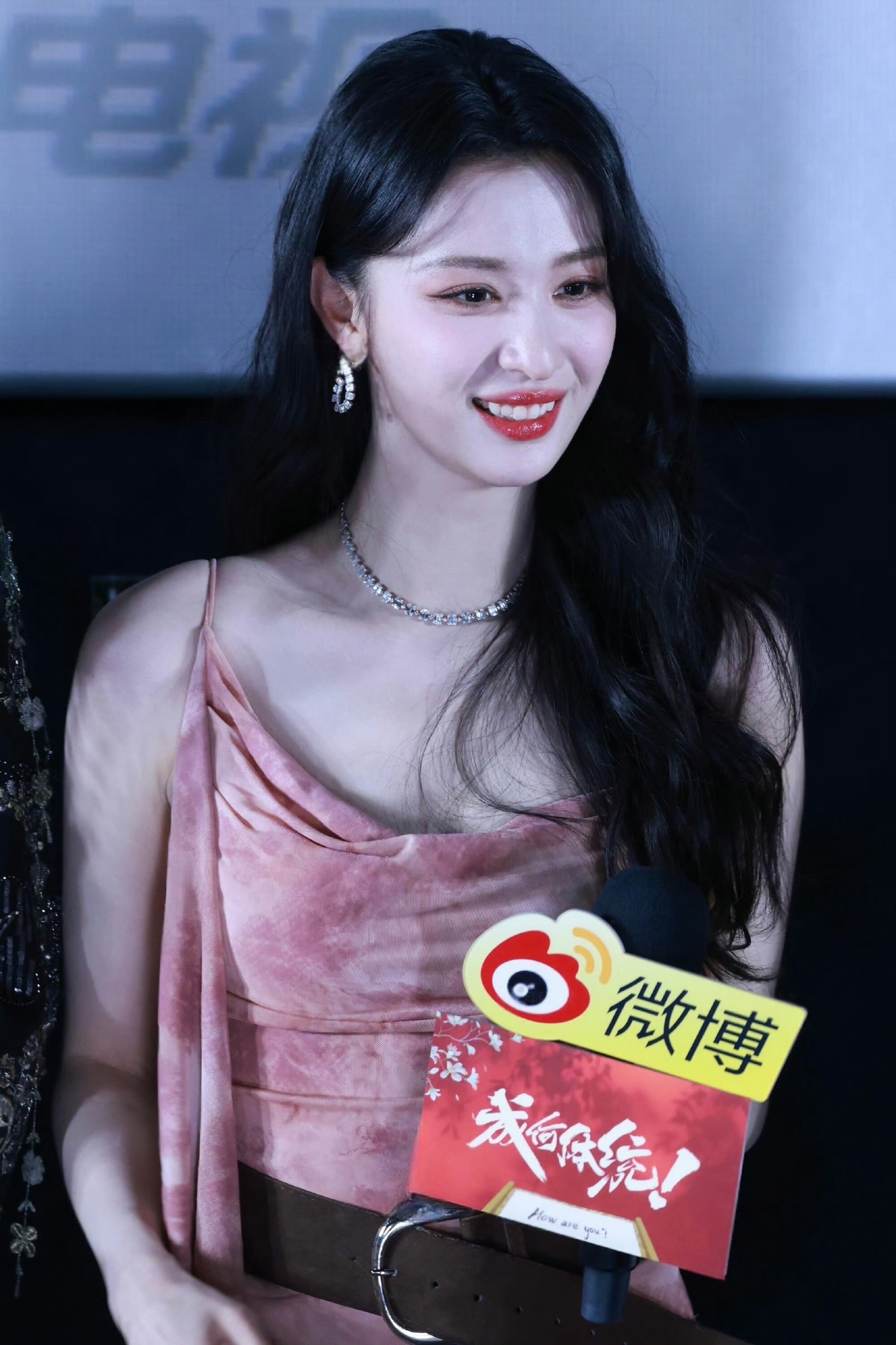 王楚然的国风巧思｜粉韵狐影，演绎东方甜酷美学