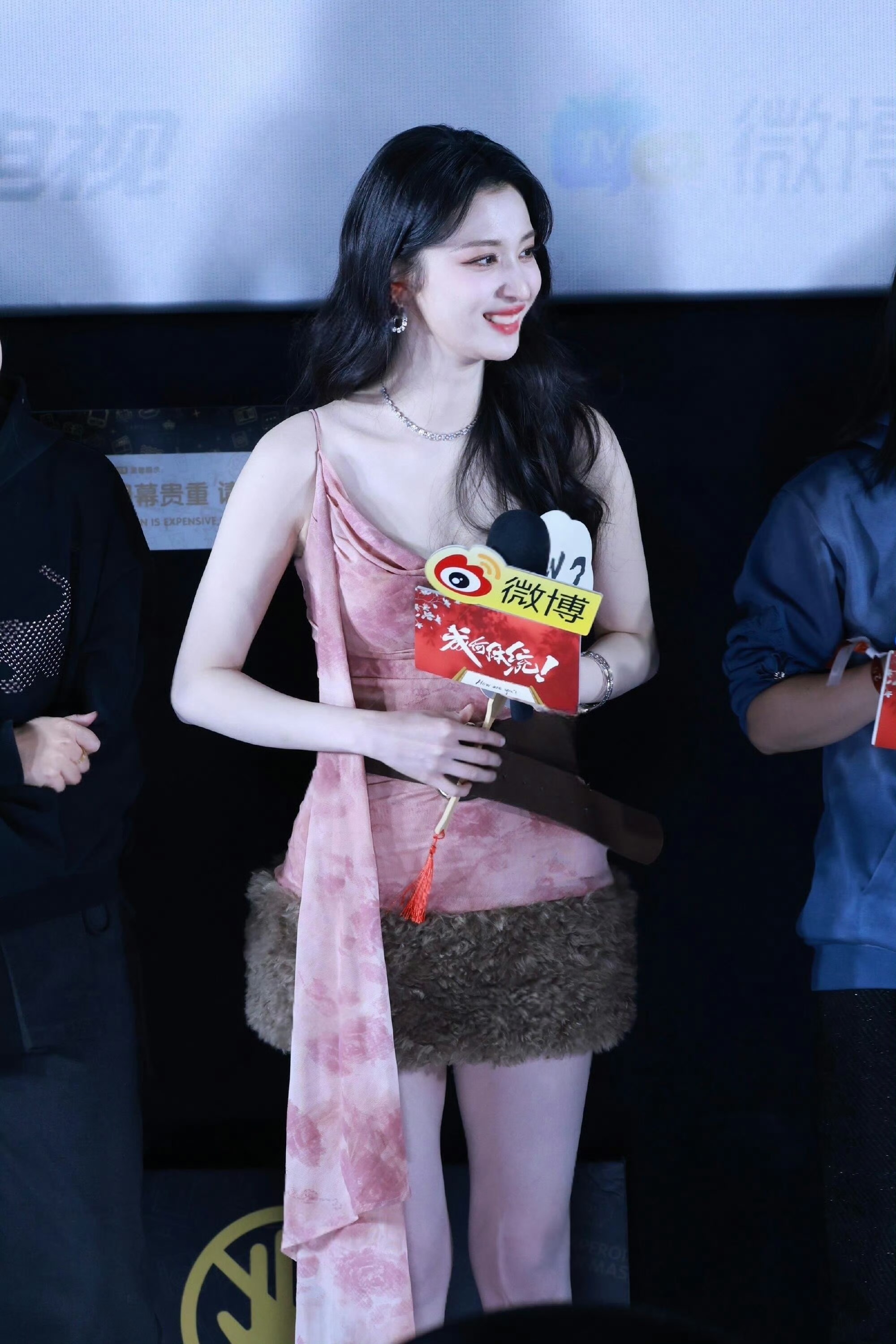 王楚然的国风巧思｜粉韵狐影，演绎东方甜酷美学