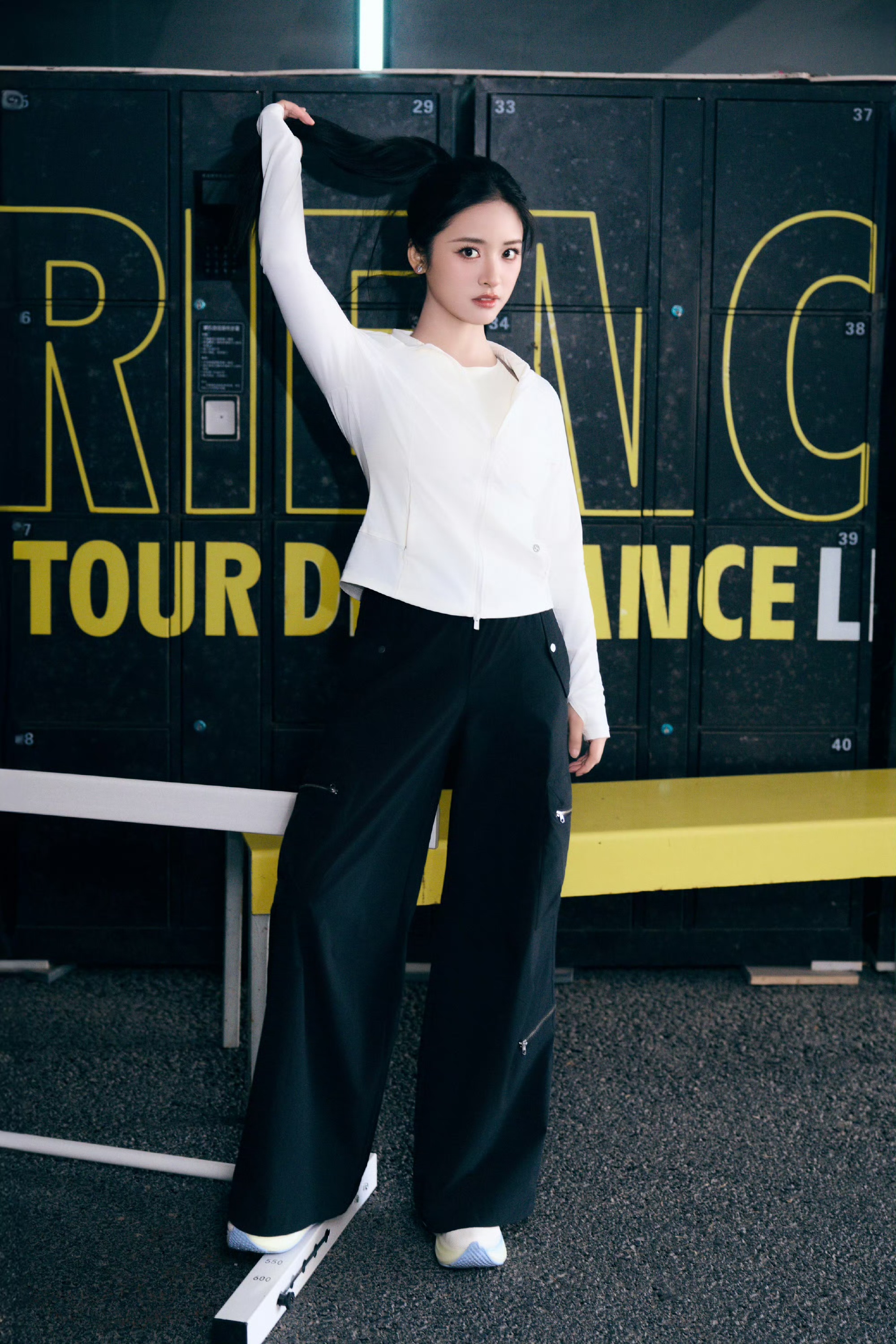 循迹悠然春色,沈月解锁元气运动穿搭美学 循迹悠然春色,沈月解锁元气运动穿搭美学