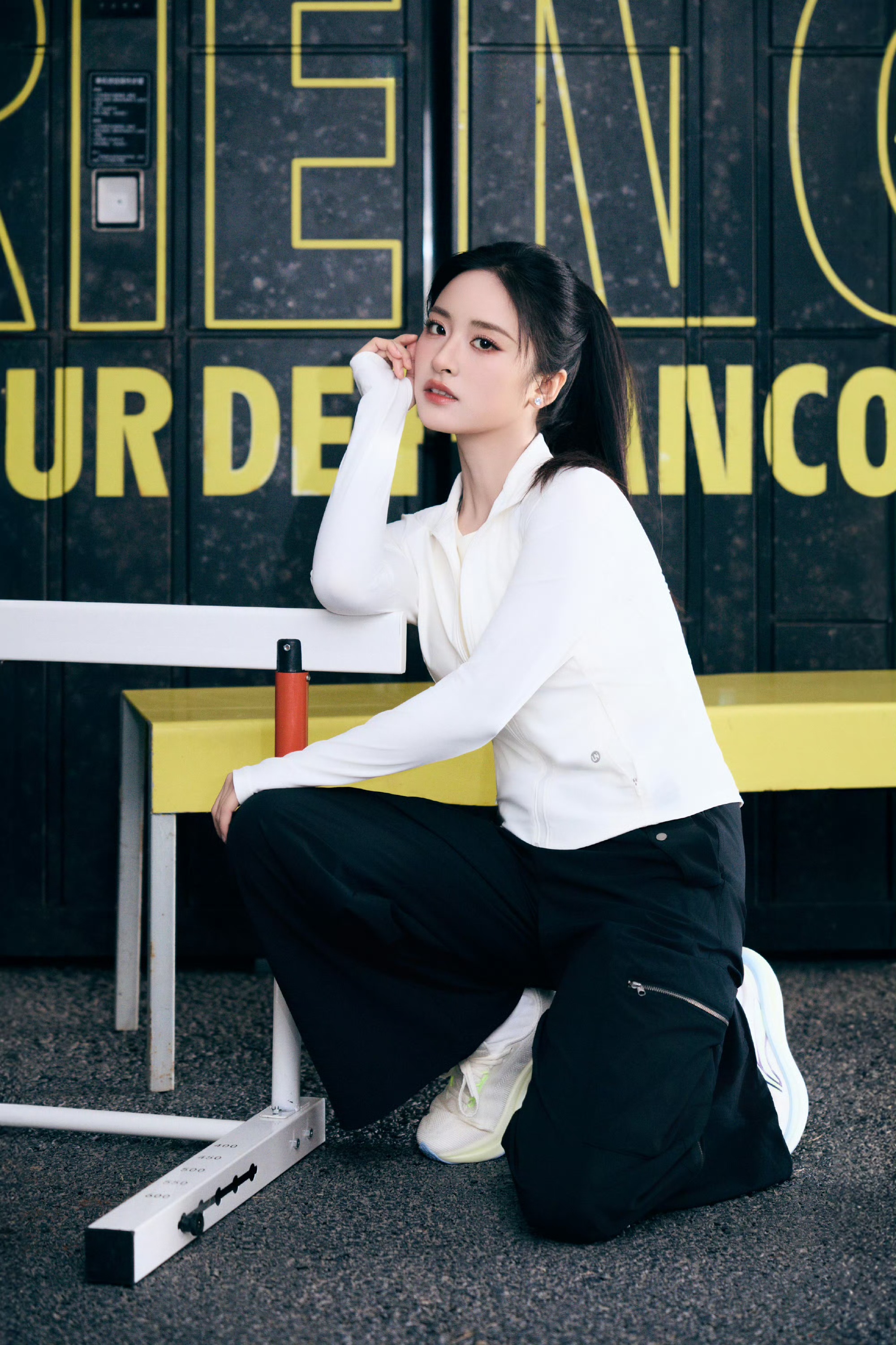 循迹悠然春色,沈月解锁元气运动穿搭美学 循迹悠然春色,沈月解锁元气运动穿搭美学