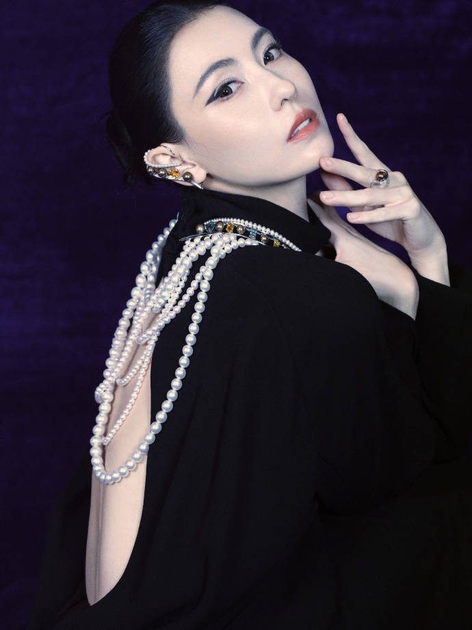 45岁张柏芝脸是真的权威，驾驭起珍珠是真贵气！