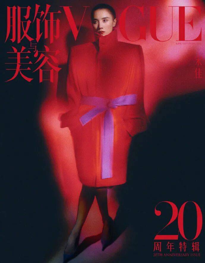 《VOGUE》金九封面！刘亦菲C位杨幂热巴排位争议大