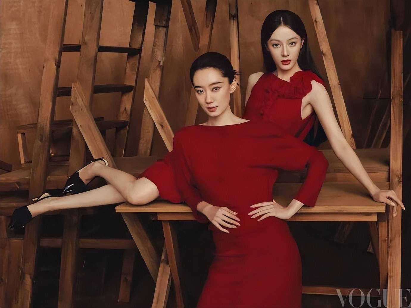 《VOGUE》金九封面！刘亦菲C位杨幂热巴排位争议大