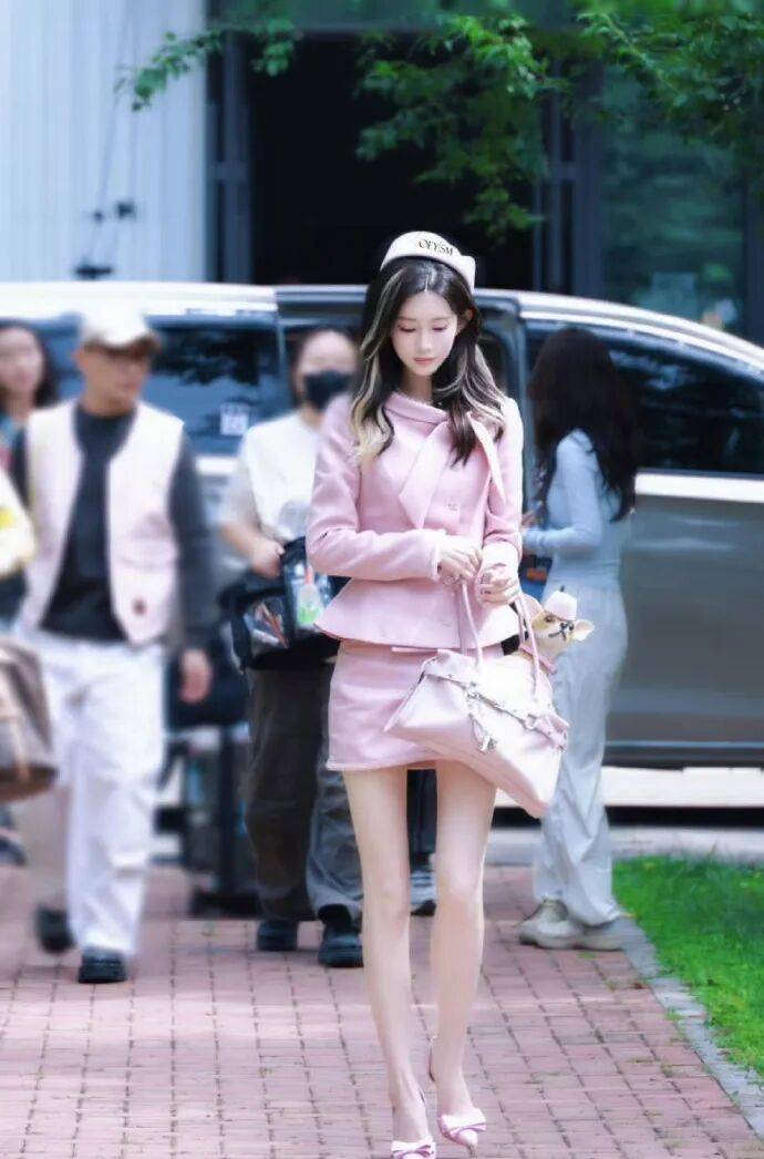 孟子义cos律政俏佳人美爆了！被赞破次元真人芭比