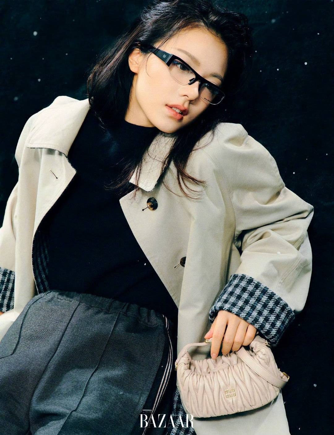 从优雅到叛逆：赵今麦芭莎封面大片展现00后新风貌