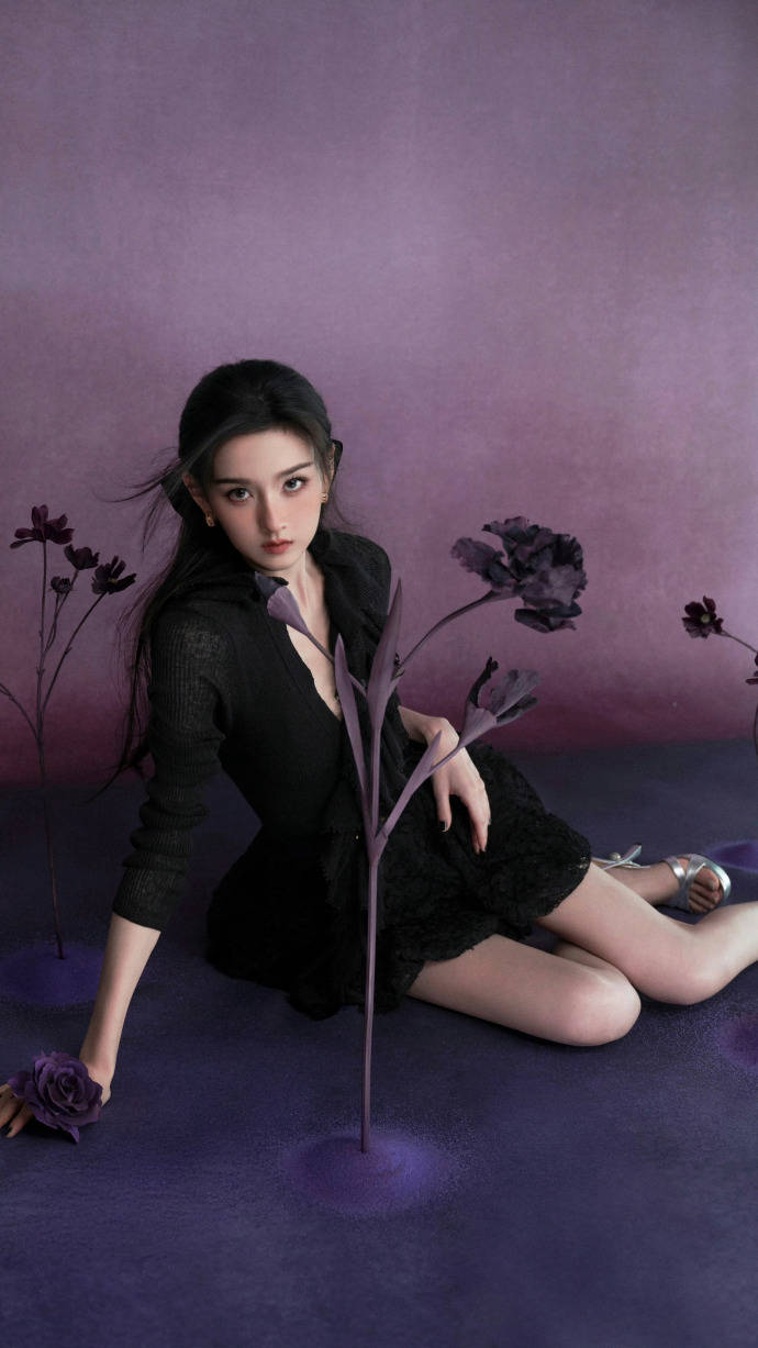 宋祖儿最新大片曝光,演绎“暗黑系公主”魅力十足 宋祖儿最新大片曝光,演绎“暗黑系公主”魅力十足