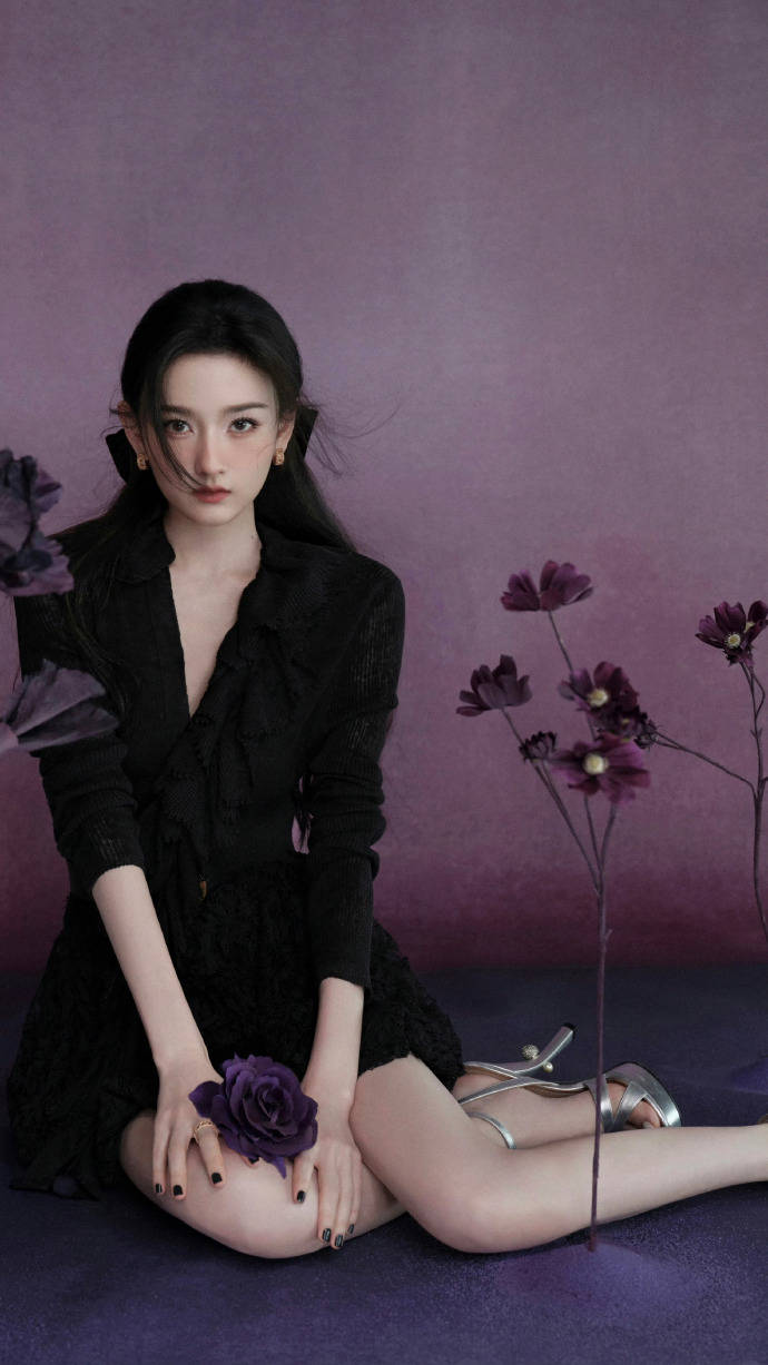 宋祖儿最新大片曝光,演绎“暗黑系公主”魅力十足 宋祖儿最新大片曝光,演绎“暗黑系公主”魅力十足