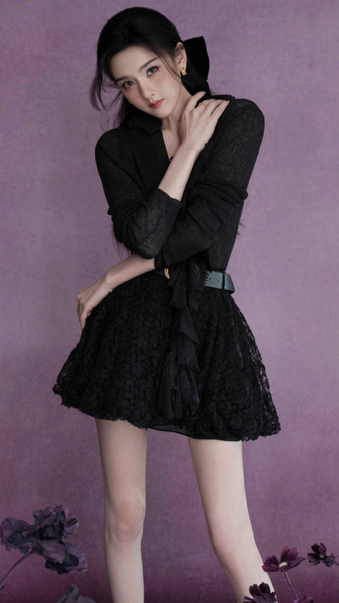 宋祖儿最新大片曝光,演绎“暗黑系公主”魅力十足 宋祖儿最新大片曝光,演绎“暗黑系公主”魅力十足