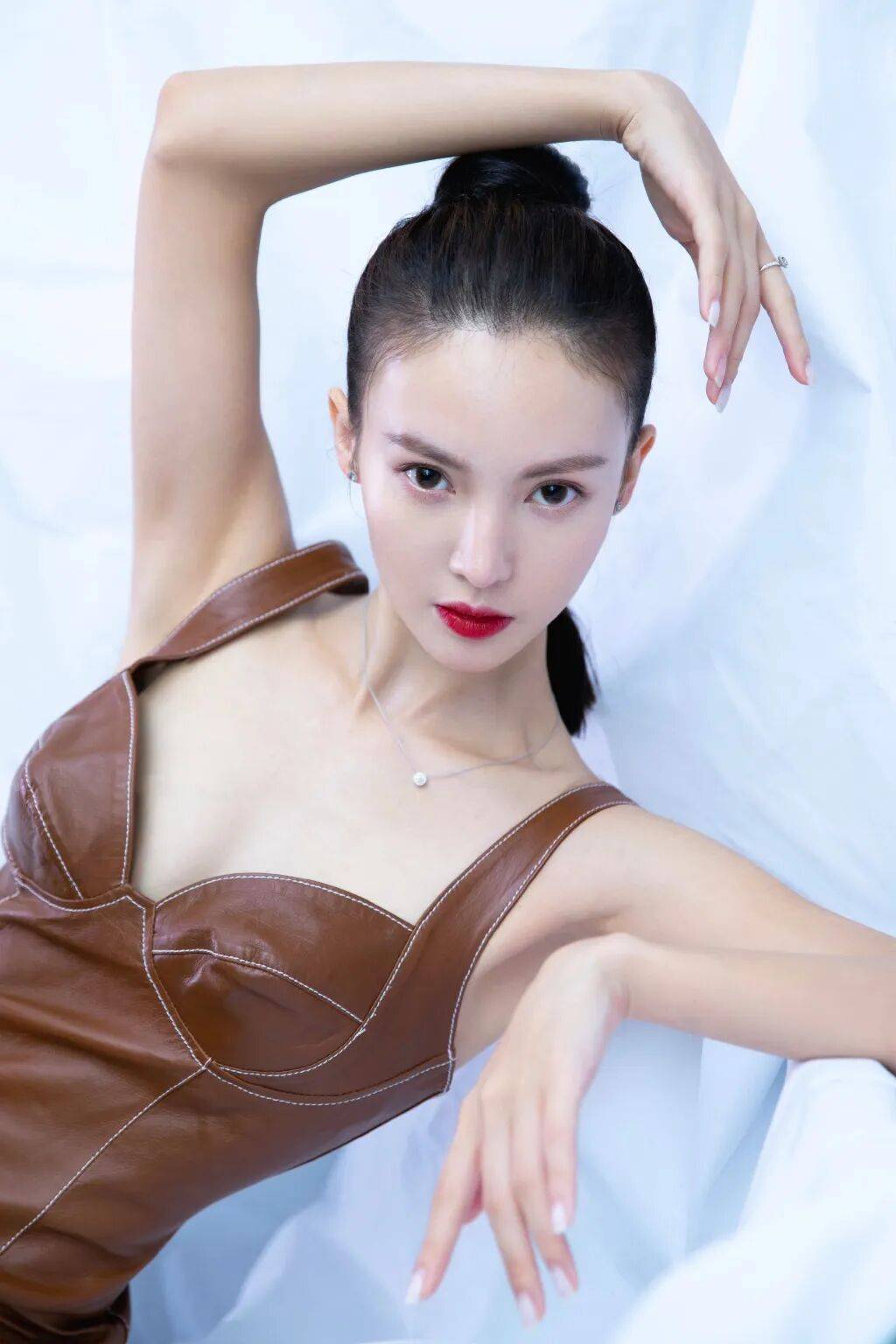 金晨越来越美了!雪肤玉貌造型百变身材曼妙性感撩人 金晨越来越美了!雪肤玉貌造型百变身材曼妙性感撩人