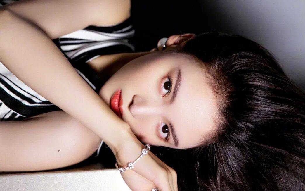 金晨越来越美了!雪肤玉貌造型百变身材曼妙性感撩人 金晨越来越美了!雪肤玉貌造型百变身材曼妙性感撩人