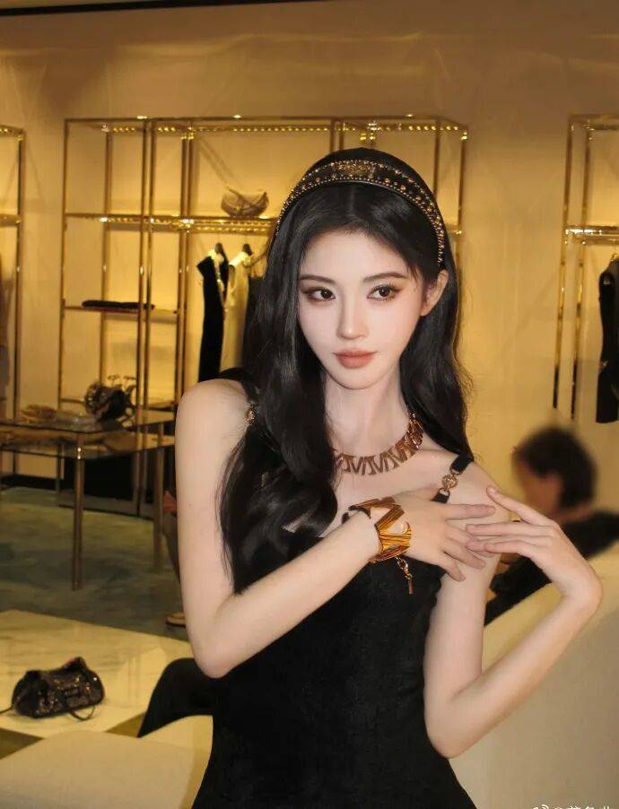 鞠婧祎米兰时装周写真被赞妈咪级别!冷艳感拉满美爆了 鞠婧祎米兰时装周写真被赞妈咪级别!冷艳感拉满美爆了