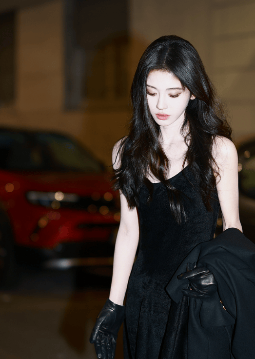 鞠婧祎米兰时装周写真被赞妈咪级别!冷艳感拉满美爆了 鞠婧祎米兰时装周写真被赞妈咪级别!冷艳感拉满美爆了