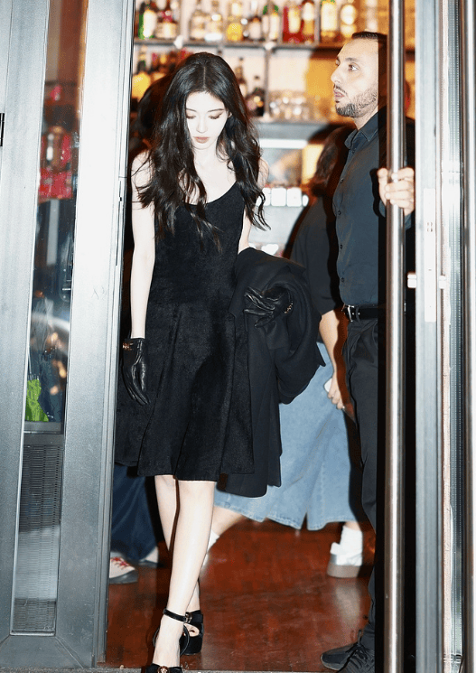 鞠婧祎米兰时装周写真被赞妈咪级别!冷艳感拉满美爆了 鞠婧祎米兰时装周写真被赞妈咪级别!冷艳感拉满美爆了