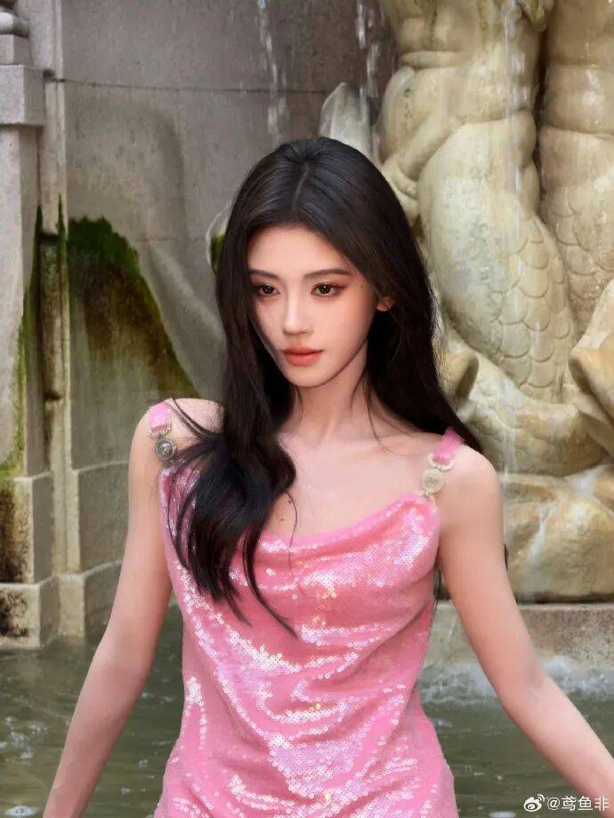 鞠婧祎米兰时装周写真被赞妈咪级别!冷艳感拉满美爆了 鞠婧祎米兰时装周写真被赞妈咪级别!冷艳感拉满美爆了