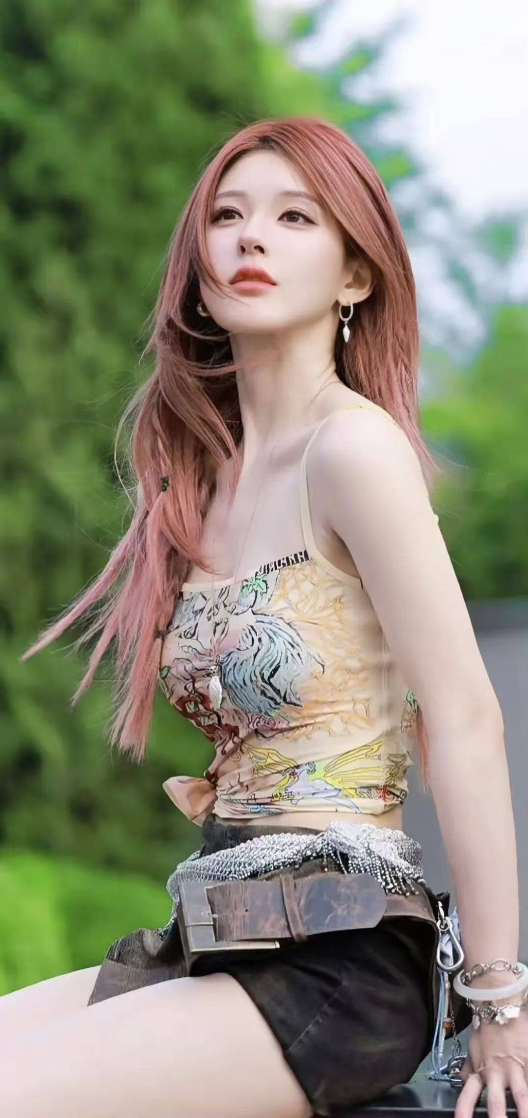 赵露思美照来袭，甜度直接拉满！