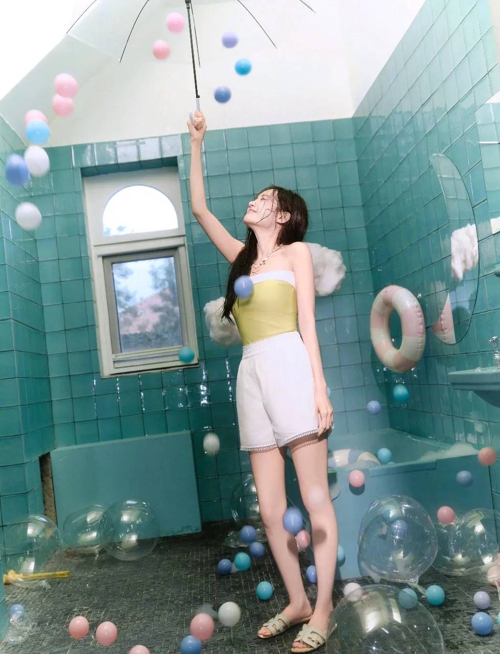 李一桐的浴室写真大片,纯欲俏皮太可爱 李一桐的浴室写真大片,纯欲俏皮太可爱