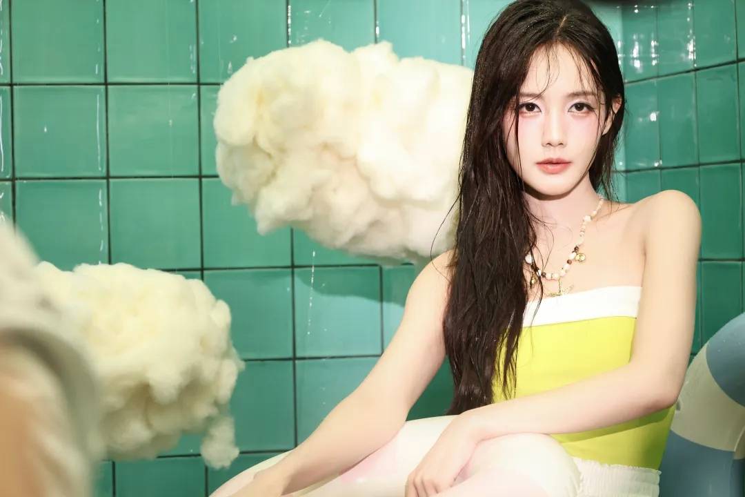 李一桐的浴室写真大片,纯欲俏皮太可爱 李一桐的浴室写真大片,纯欲俏皮太可爱