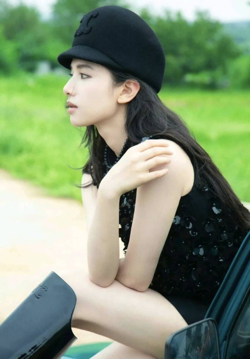 张婧仪秋季时尚封面:“仪”然自得的美丽 张婧仪秋季时尚封面:“仪”然自得的美丽