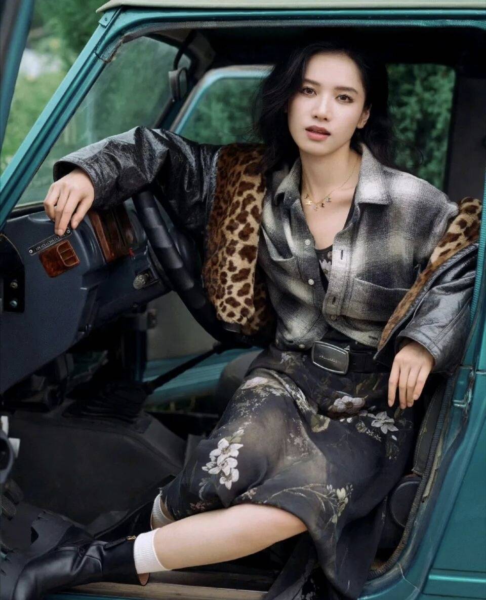 张婧仪秋季时尚封面:“仪”然自得的美丽 张婧仪秋季时尚封面:“仪”然自得的美丽