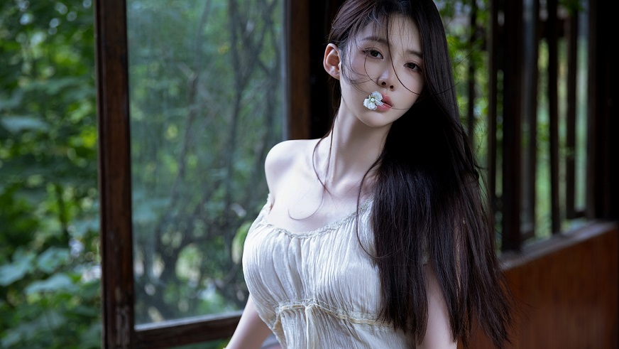 7k森系美女壁纸｜森林木屋背景图片 - 清新写真-达人圈壁纸