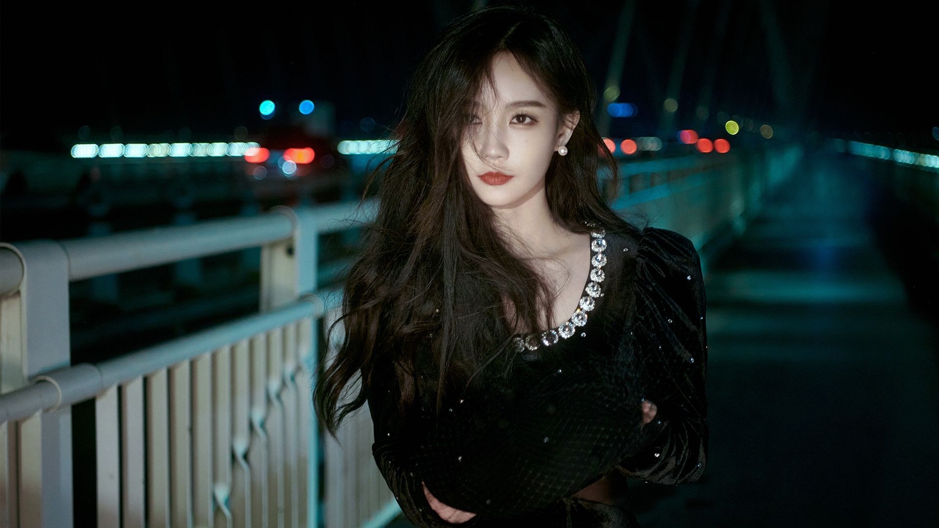 2k美女壁纸｜夜色背景图片 - 魅力十足-达人圈壁纸
