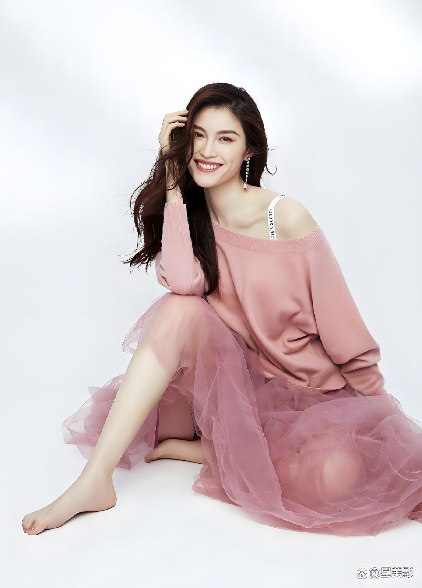 何穗维密内衣大片回顾,这身材不愧是超模,性感魅力太大了 何穗维密内衣大片回顾,这身材不愧是超模,性感魅力太大了