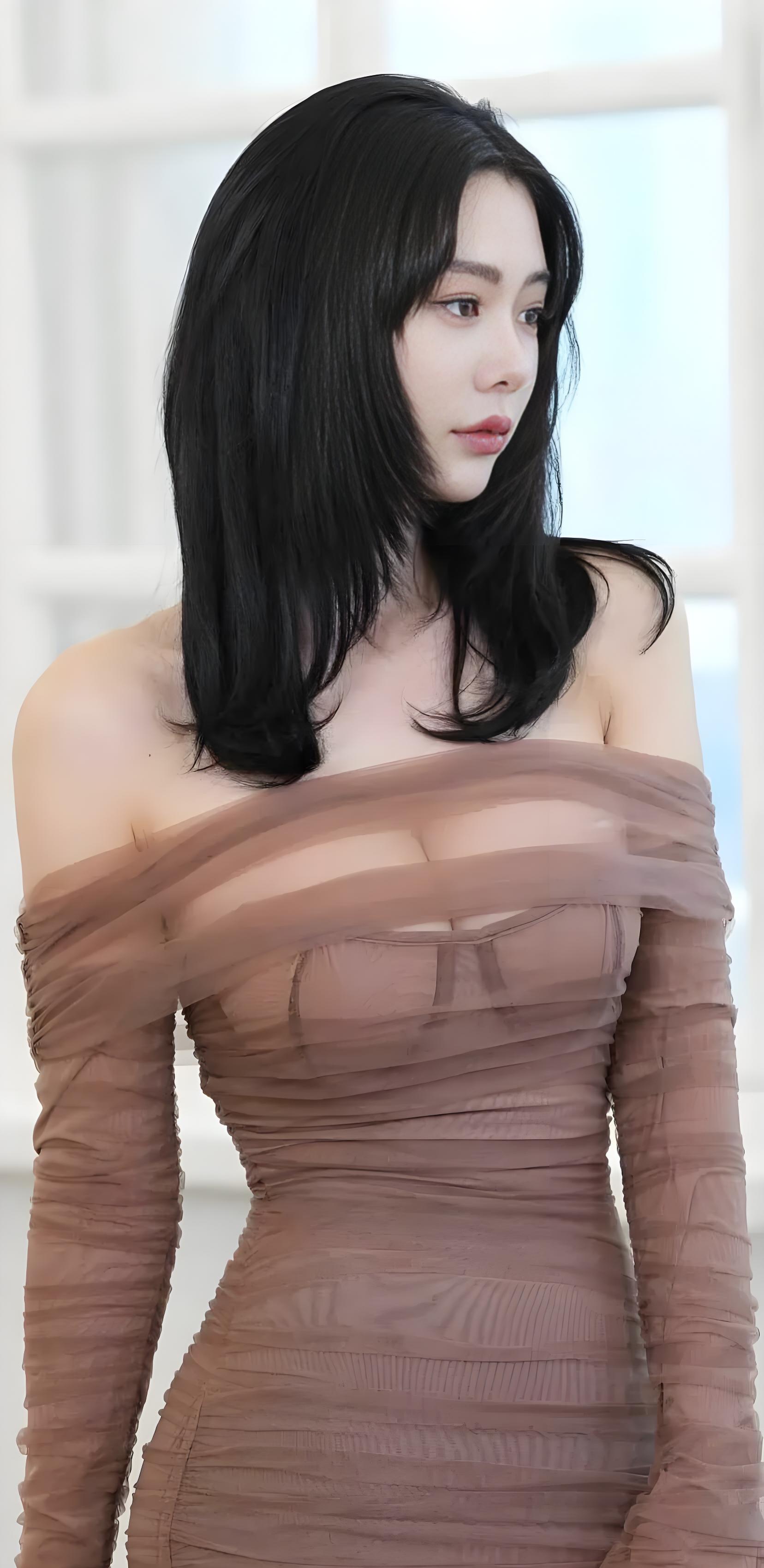 周也:从山城校花到演艺新星的蜕变之路 周也:从山城校花到演艺新星的蜕变之路