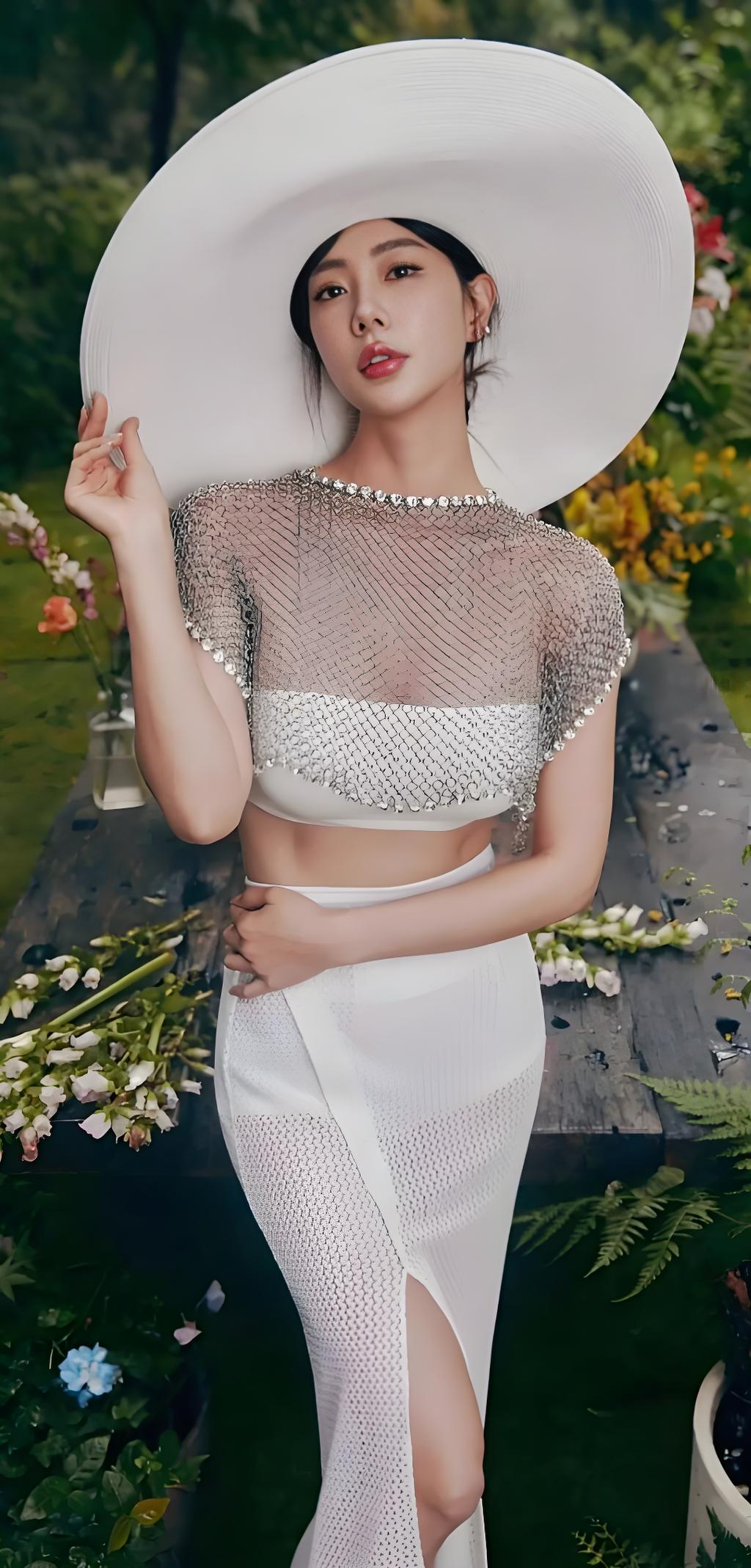 周也:从山城校花到演艺新星的蜕变之路 周也:从山城校花到演艺新星的蜕变之路