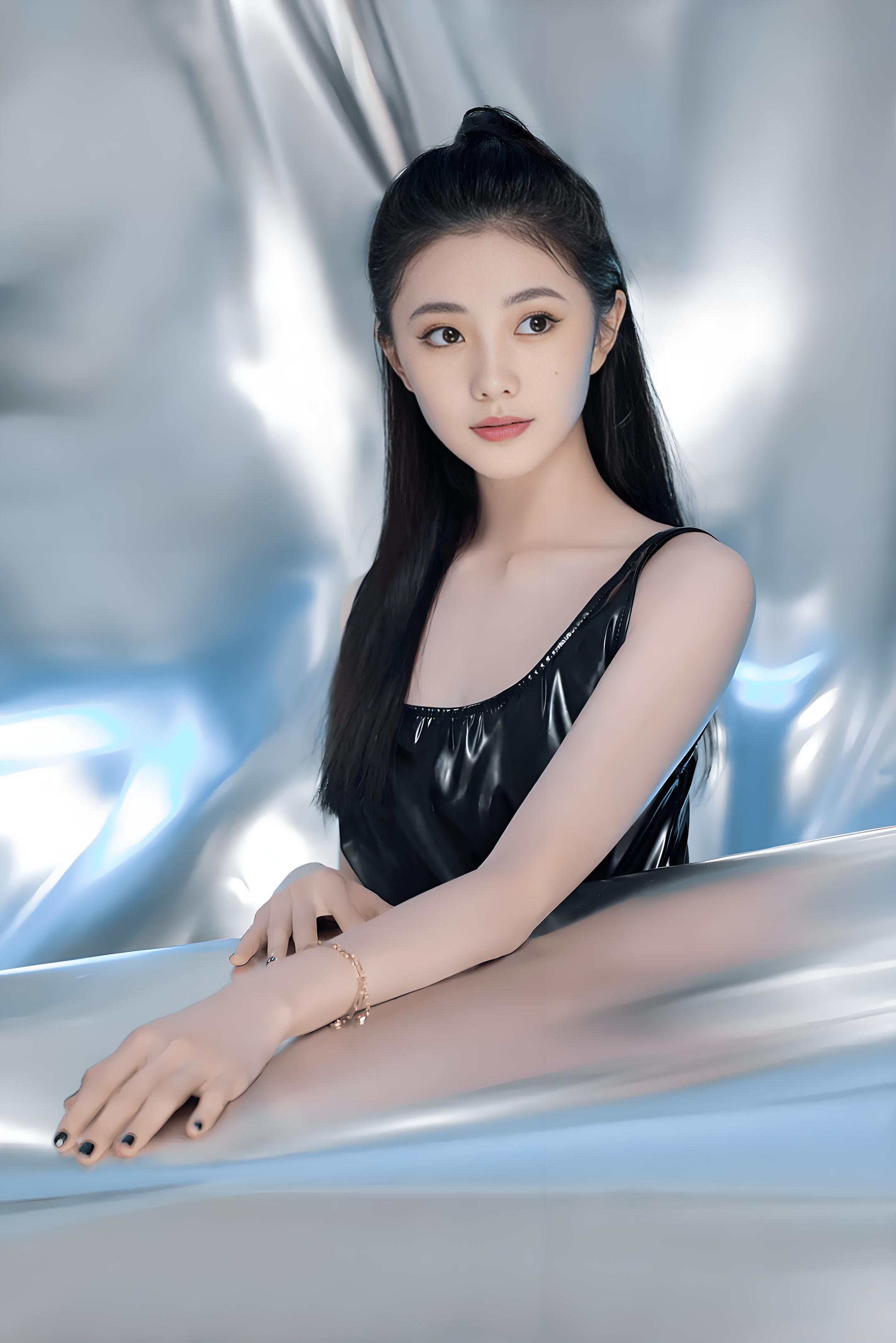 刘浩存:美到窒息的”清冷”千金 刘浩存:美到窒息的”清冷”千金