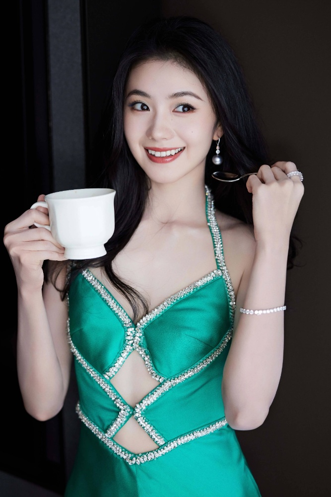 刘浩存:美到窒息的”清冷”千金 刘浩存:美到窒息的”清冷”千金