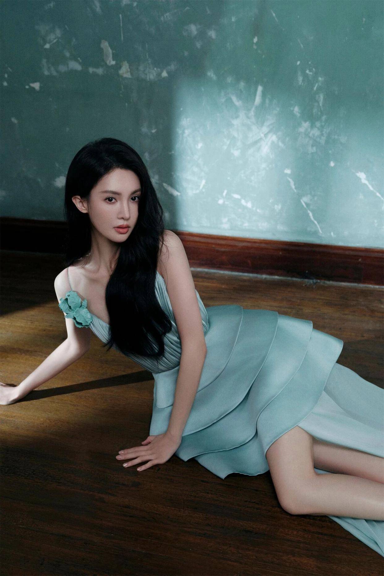 金晨穿薄荷绿礼裙超显气质,又瘦又好看 金晨穿薄荷绿礼裙超显气质,又瘦又好看