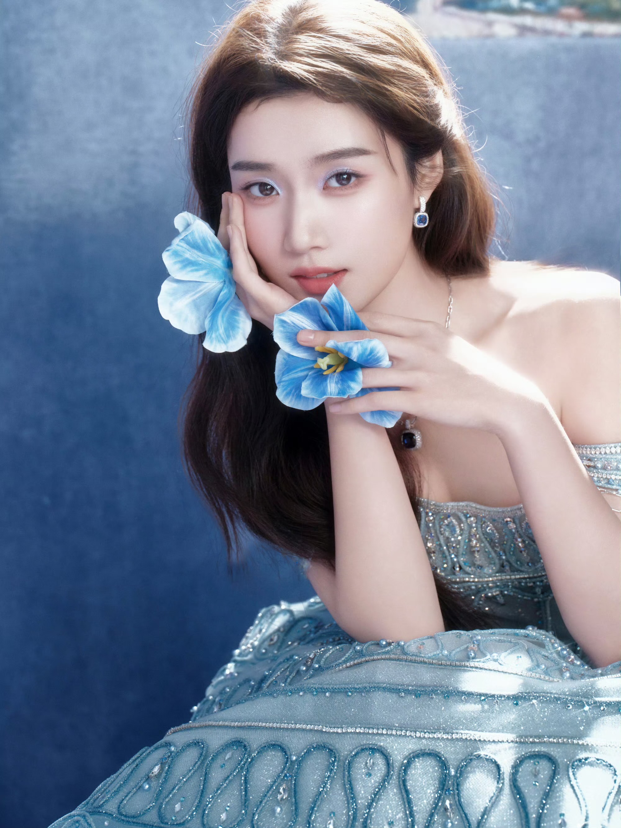 卢昱晓蓝色蛋糕长裙穿搭 卢昱晓蓝色蛋糕长裙穿搭