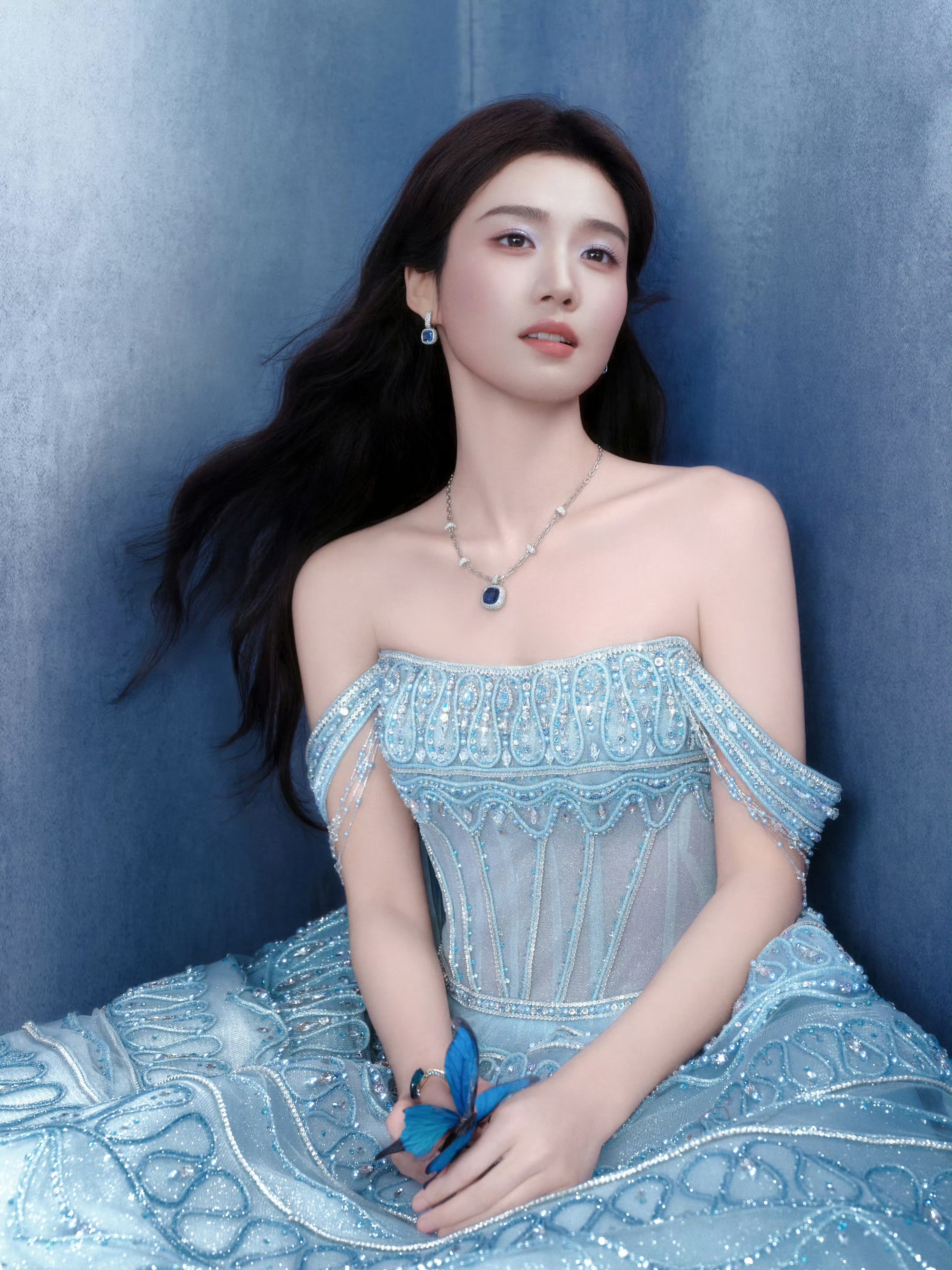 卢昱晓蓝色蛋糕长裙穿搭 卢昱晓蓝色蛋糕长裙穿搭