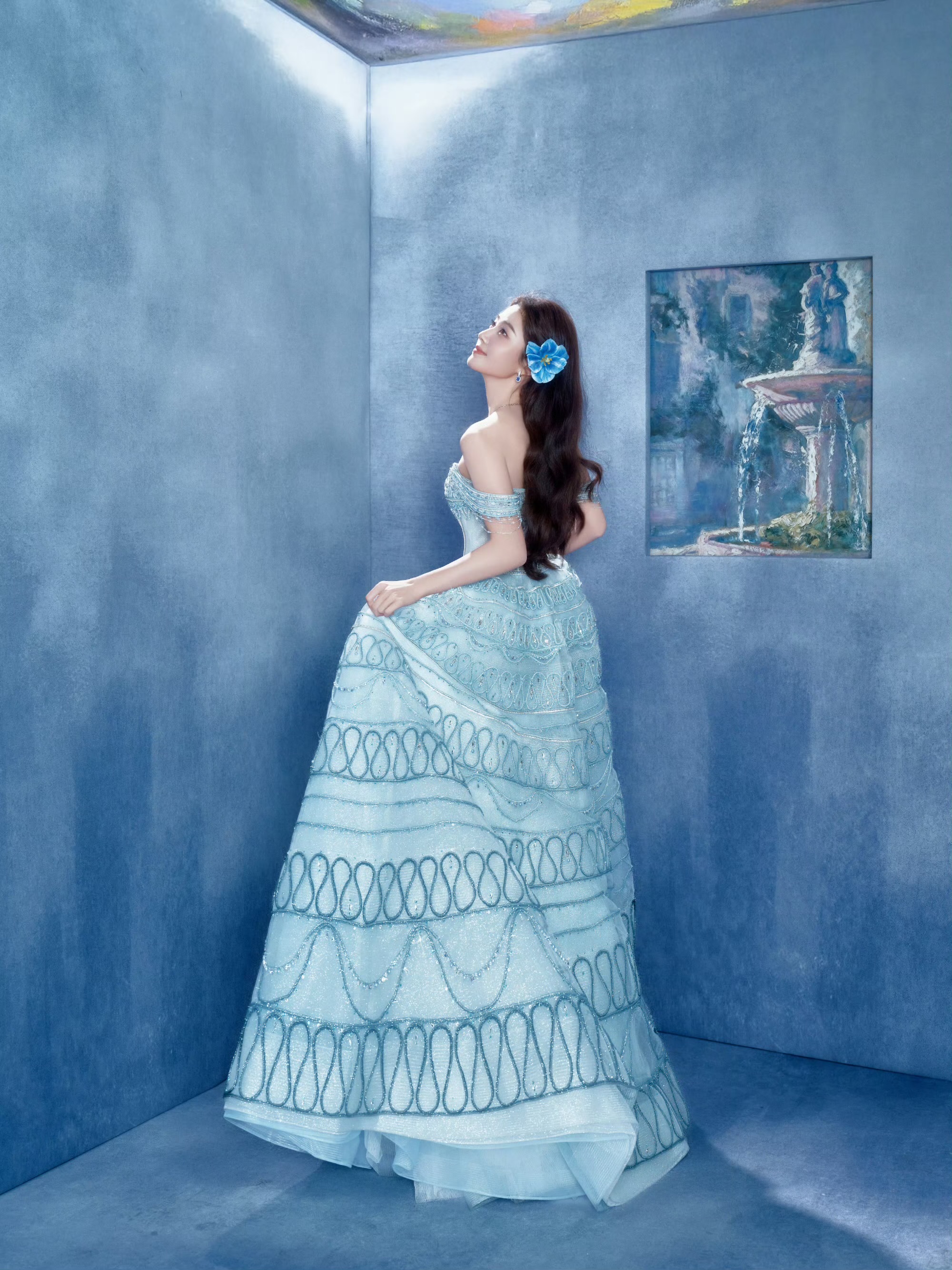 卢昱晓蓝色蛋糕长裙穿搭 卢昱晓蓝色蛋糕长裙穿搭