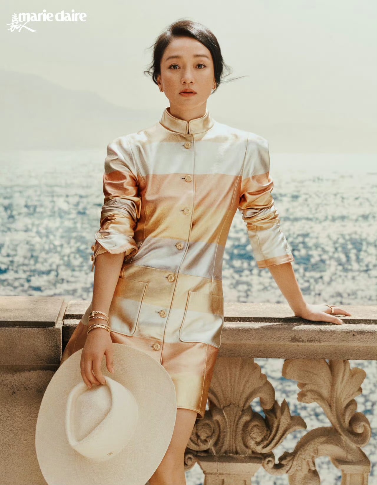 周迅嘉人十二月刊封面大片释出，每套都好吸睛