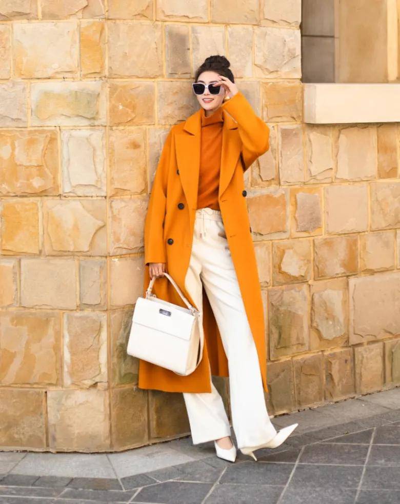 今年冬天最减龄的6组配色穿搭，显白又高级